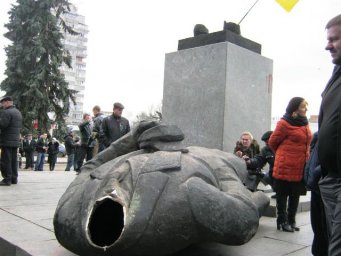 Смілян закликають підтримати петицію щодо долі пам’ятника Леніну