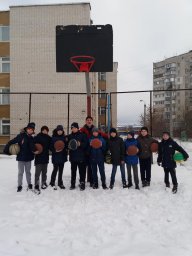 Через формальні розбірки бухгалтерій двох учбових закладів діти були змушені тренуватись на морозі Через формальні розбірки бухгалтерій двох учбових закладів діти були змушені тренуватись на морозі