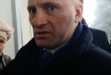 Тимошенко в Смілі добряче "облажалась". Бондаренко з "тітушками" заблокував мера та громаду (відео) Тимошенко в Смілі добряче "облажалась". Бондаренко з "тітушками" заблокував мера та громаду (відео)