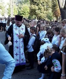 Сміляни обурені присутністю священиків в школах